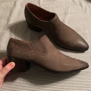 Frye Taupe Leather Low Top Chelsea Ankle Boots